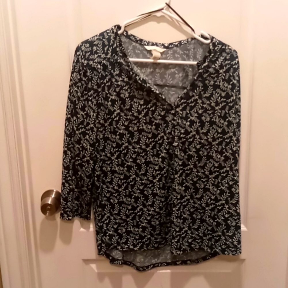 Green blouse with white and yellow flowers.